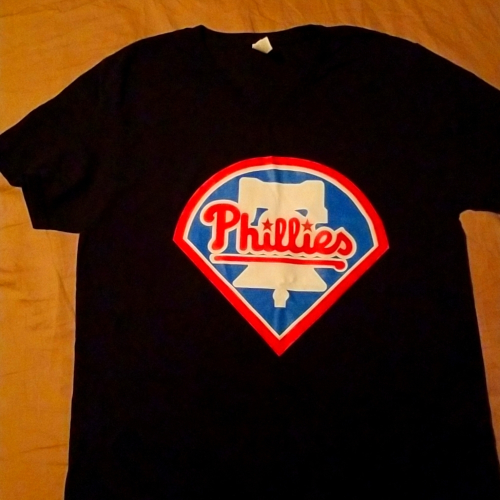 Womens Phillies shirt